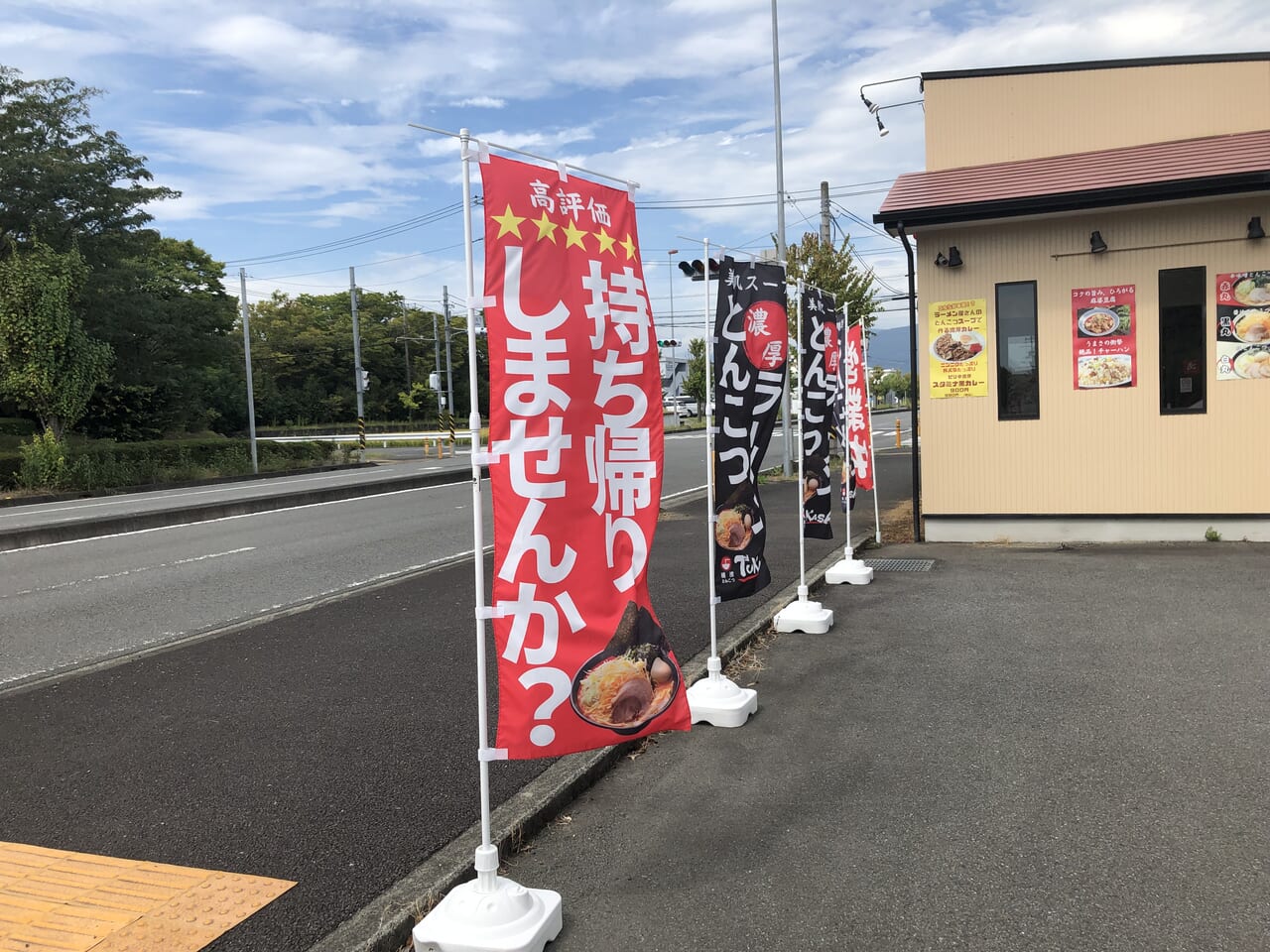 TUKASAの店前